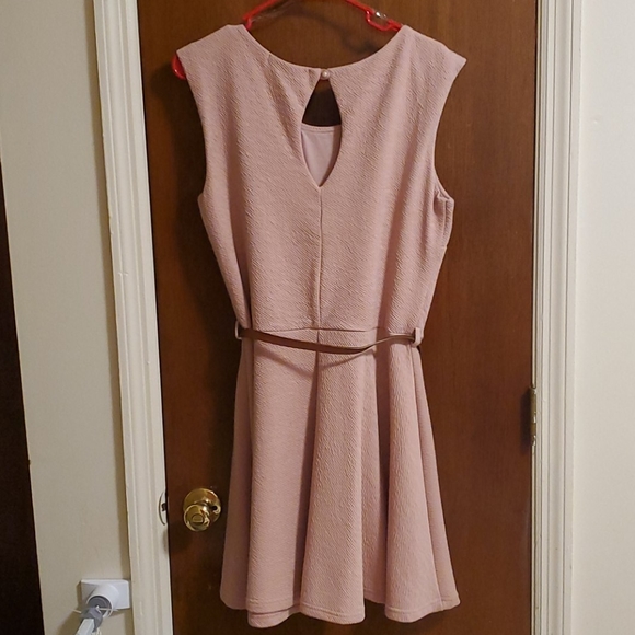 Dress - Picture 3 of 3